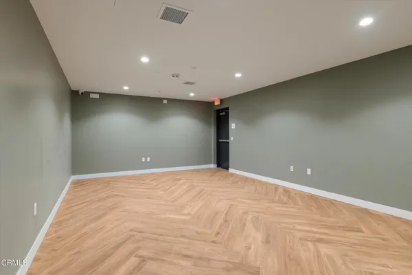 $2,500 | 18900 Parthenia Street, Unit 402, Northridge, CA 91324