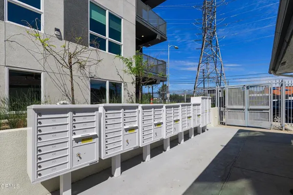 $2,500 | 18900 Parthenia Street, Unit 402, Northridge, CA 91324
