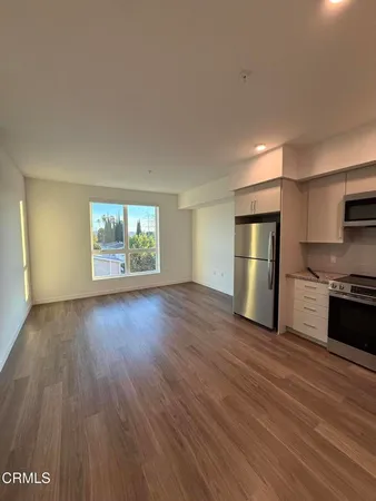 $2,500 | 18900 Parthenia Street, Unit 402, Northridge, CA 91324