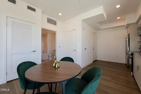 $2,500 | 18900 Parthenia Street, Unit 402, Northridge, CA 91324