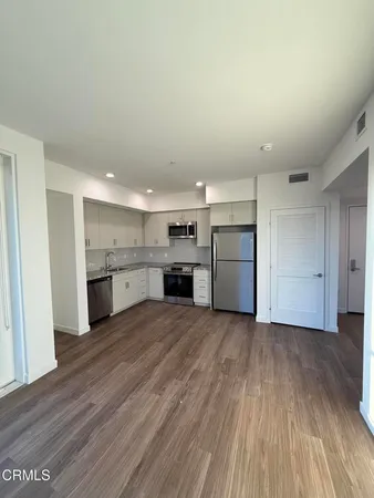 $2,500 | 18900 Parthenia Street, Unit 402, Northridge, CA 91324