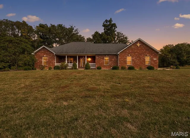 $397,000 | 3707 Clover Dell Lane, Waterloo, IL 62298