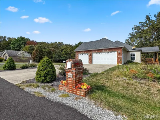 $397,000 | 3707 Clover Dell Lane, Waterloo, IL 62298