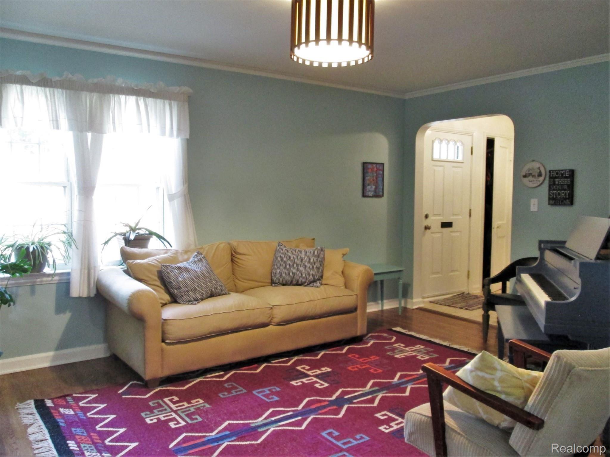 3512 Wakefield Road Berkley, MI 48072 - Photo 13 of 44 wake-lr2.JPG
