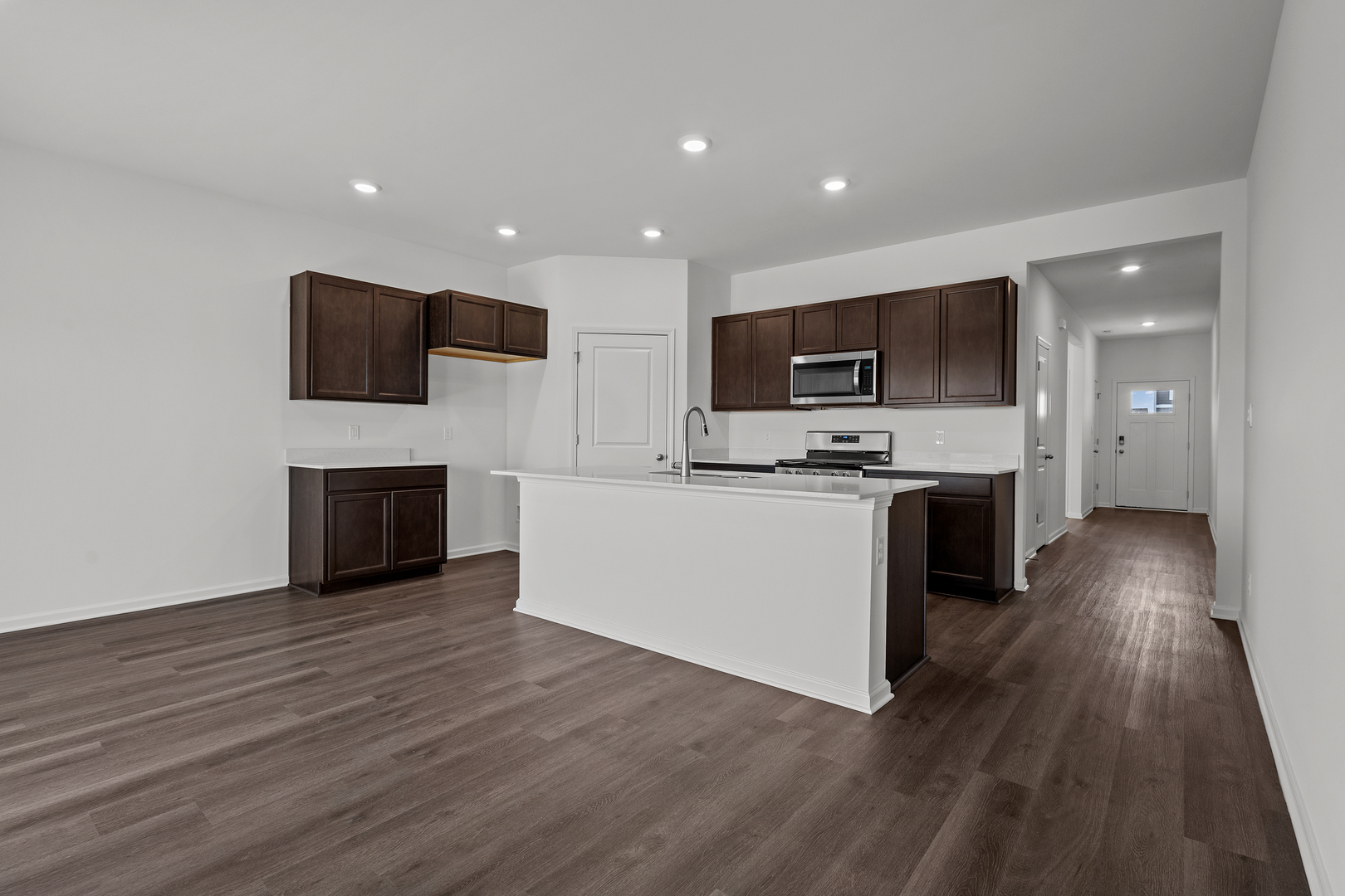 2913 Old Castle Road Joliet, IL 60435 - Photo 8 of 28 Gallery Image 8