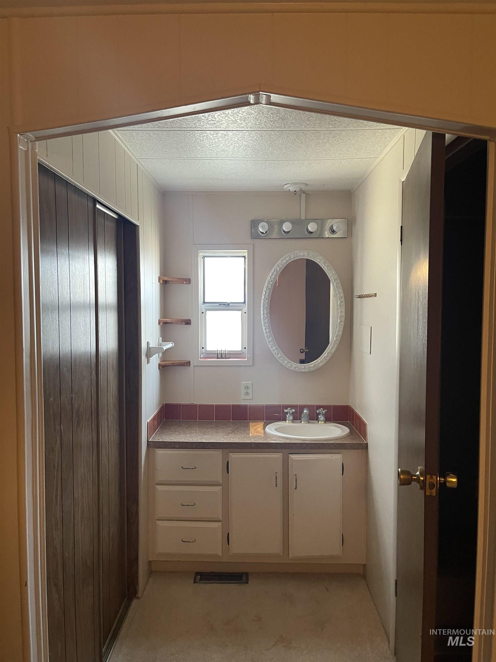 6 Blue Spruce Drive Hagerman, ID 83332 - Photo 14 of 16 Bathroom with vanity