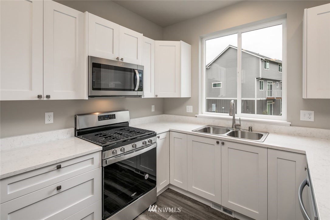 2065 Roxy Loop Ferndale, WA 98248 - Photo 11 of 37 Gallery Image 11