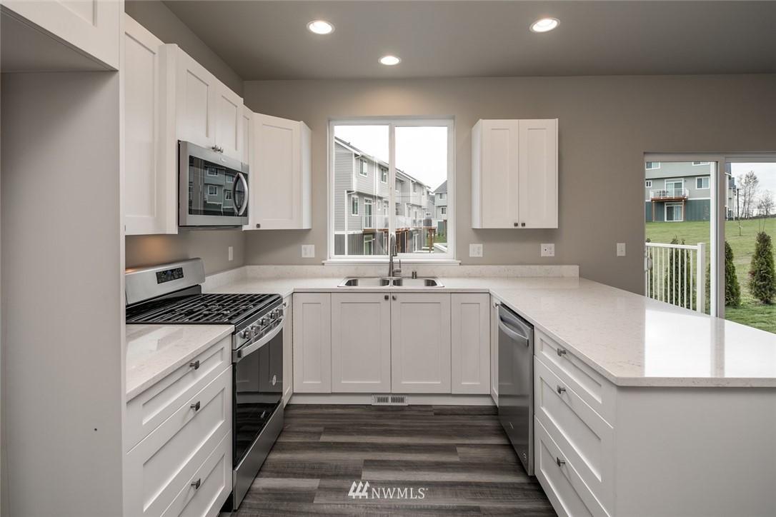 2065 Roxy Loop Ferndale, WA 98248 - Photo 10 of 37 Gallery Image 10