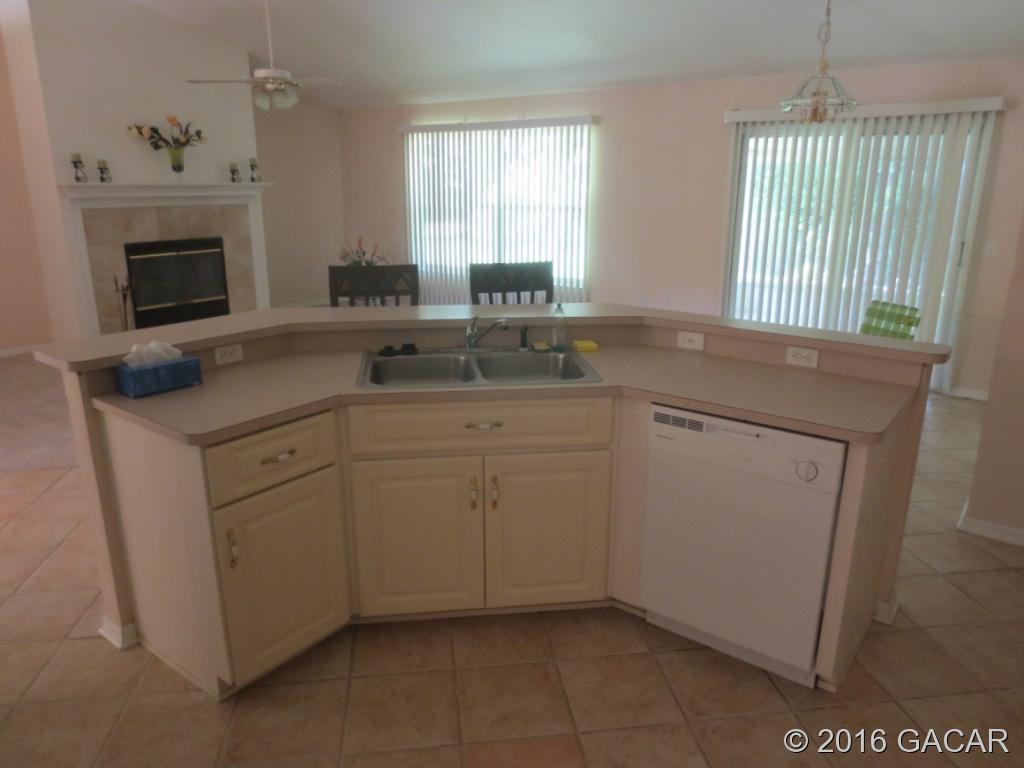 Kitchen Family Rooms