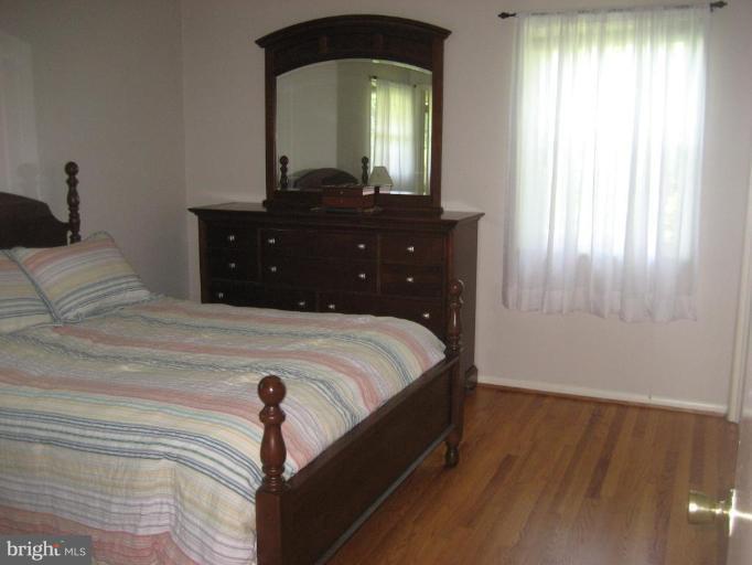 7510 Hamlet Street Springfield, VA 22151 - Photo 6 of 22 Master Bedroom