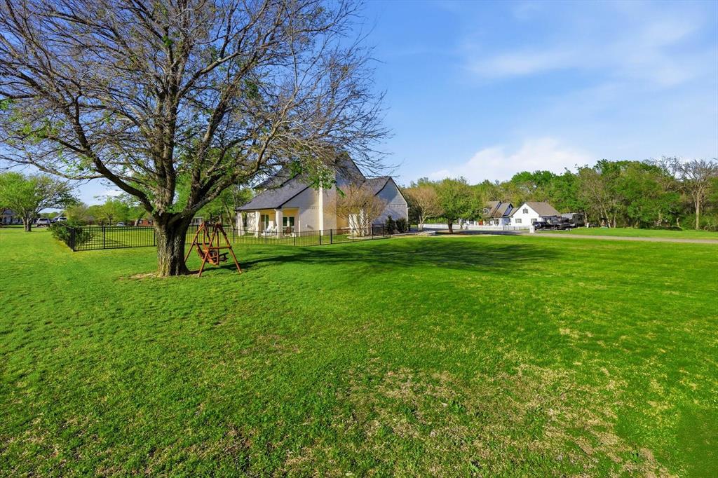 424 Preakness Place Road Van Alstyne, TX 75495 - Photo 38 of 40