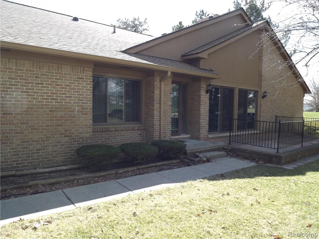 2168 London Bridge Drive, Unit 53 Rochester Hills, MI 48307 - Photo 1 of 17