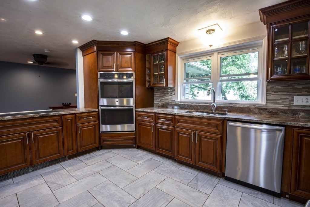 35 Temi Road Hudson, MA 01749 - Photo 4 of 33 Gallery Image 4