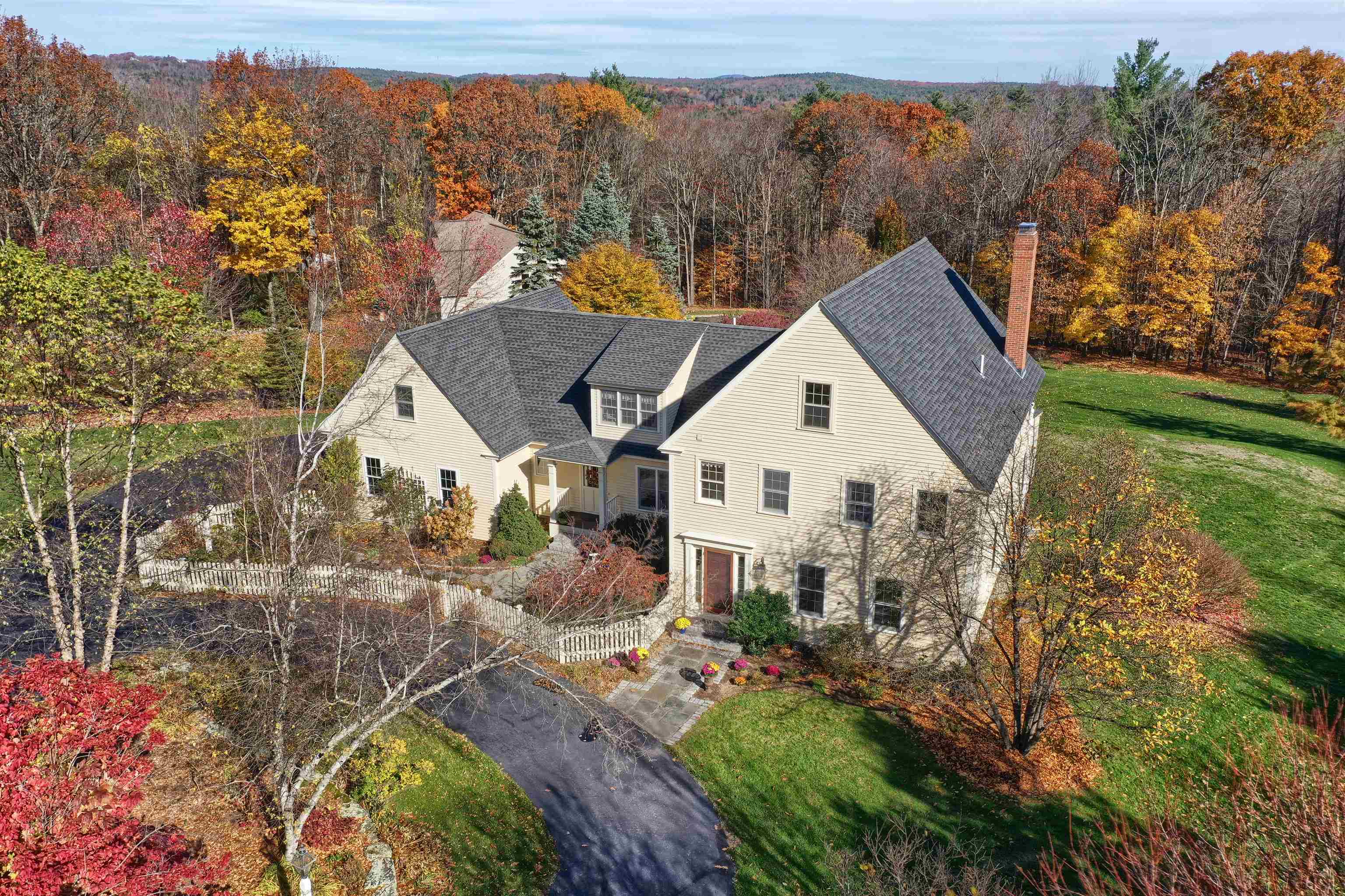 27 Green Road Amherst, NH 03031 - Photo 2 of 40