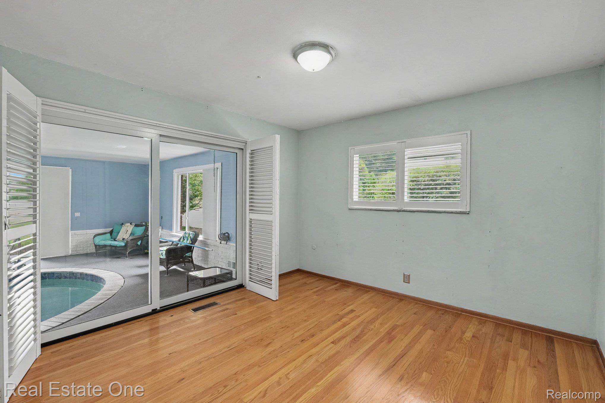 11584 Chicago Road Warren, MI 48093 - Photo 33 of 57 033_file_5289.jpg