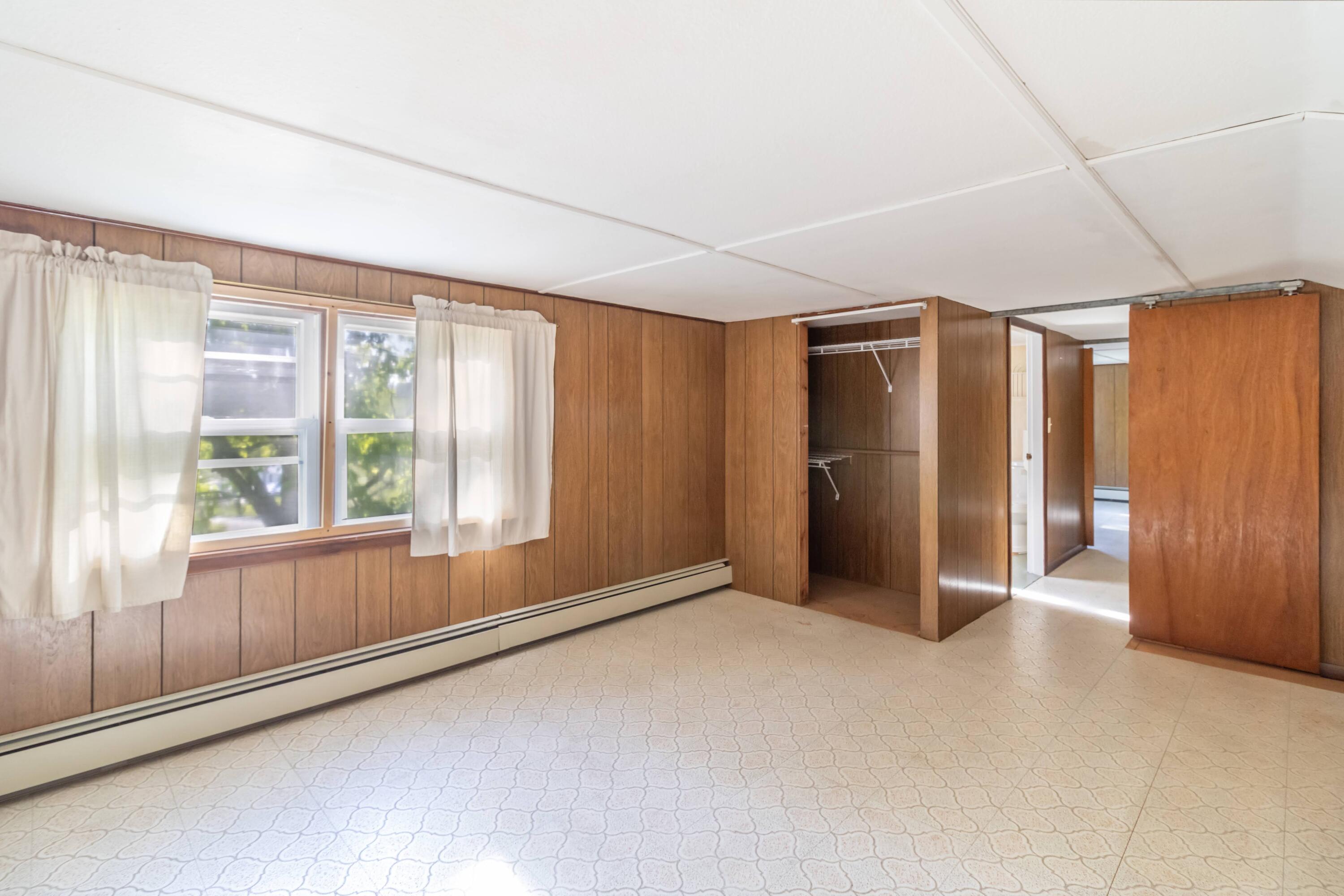 33 Black Road South Searsport, ME 04974 - Photo 31 of 63 33 Black Road South Interiors-32