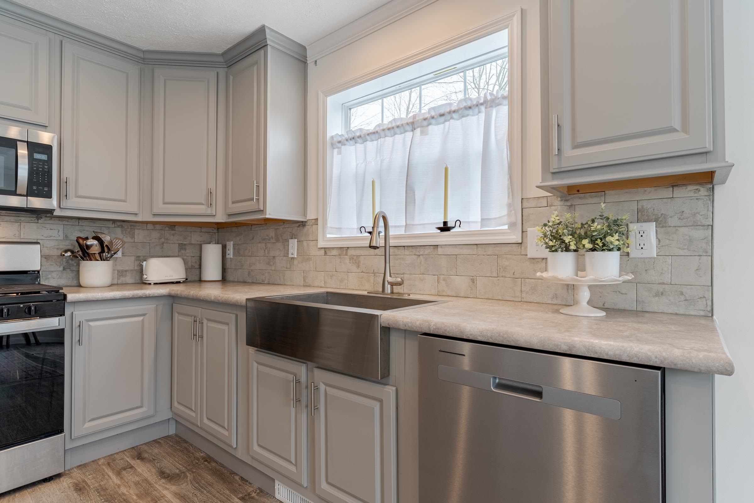 104 Robin Hood Lane Exeter, NH 03833 - Photo 5 of 38