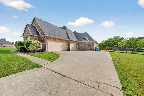 $725,000 | 200 Eagle Pass, Royse City, TX 75189