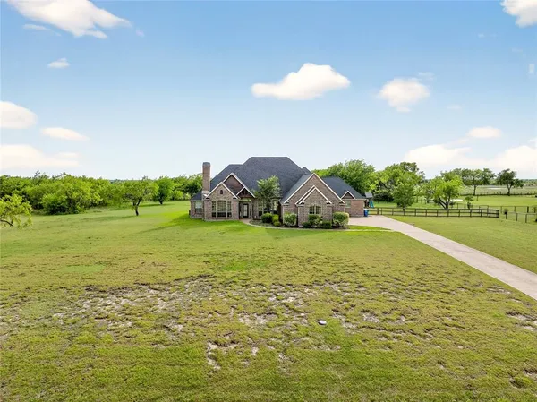 $725,000 | 200 Eagle Pass, Royse City, TX 75189