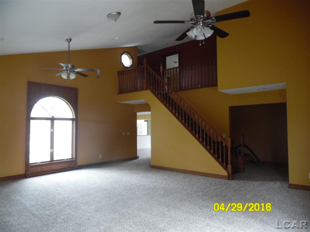 6915 Burton Road Adrian, MI 49221 - Photo 9 of 45 31289012-8.JPG