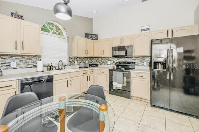2550 Oneida Loop Kissimmee, FL 34747 - Photo 28 of 44 Gallery Image 28