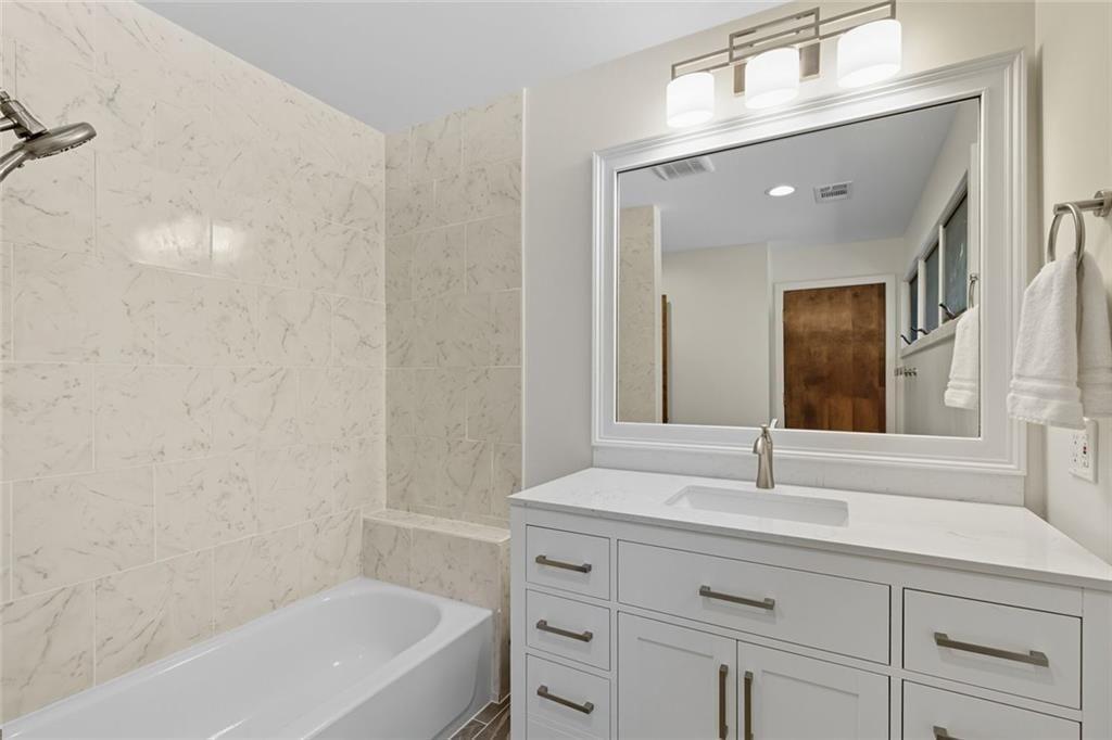 3680 Lamplighters Cove Road Gainesville, GA 30504 - Photo 40 of 88 a bathroom with a bathtub and a sink