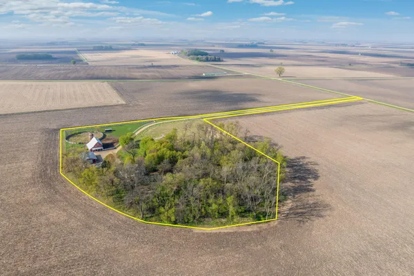 $279,900 | 8332 440th Avenue, Blue Earth, MN 56013