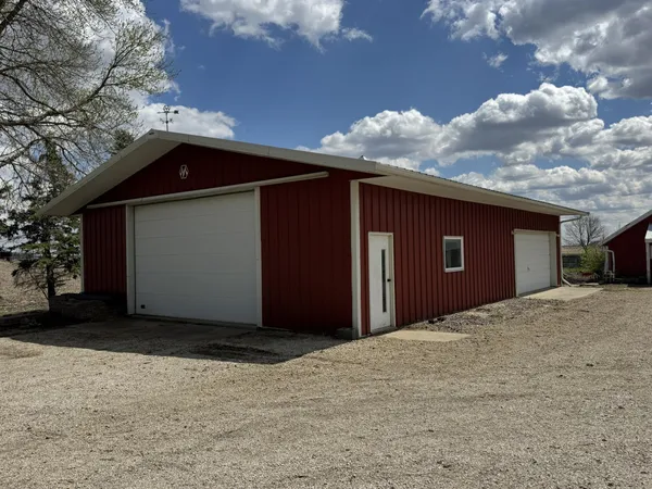 $279,900 | 8332 440th Avenue, Blue Earth, MN 56013