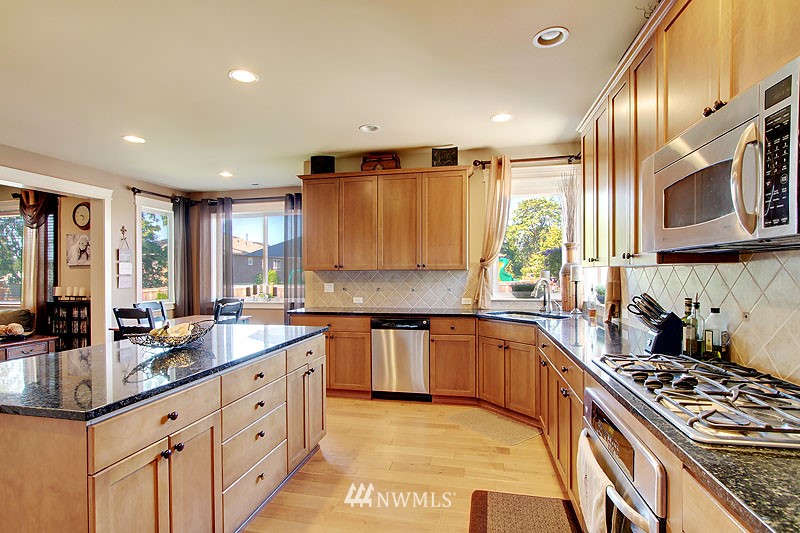 115 Shadow Avenue Northeast Renton, WA 98059 - Photo 3 of 17