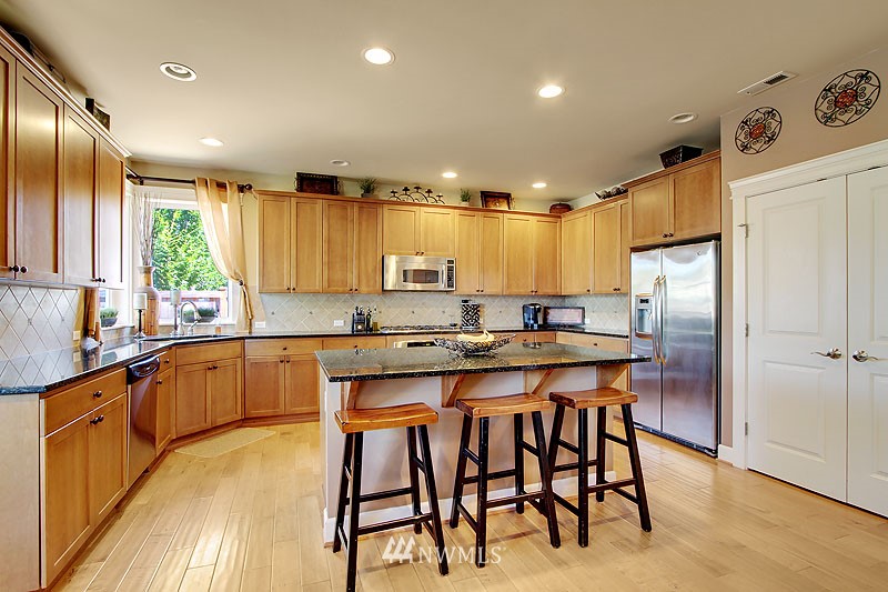 115 Shadow Avenue Northeast Renton, WA 98059 - Photo 4 of 17