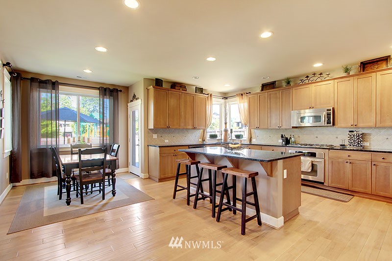 115 Shadow Avenue Northeast Renton, WA 98059 - Photo 5 of 17
