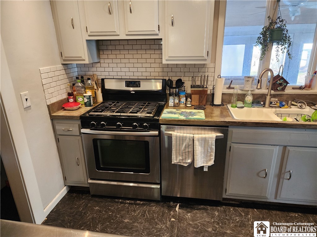 64 Chambers Street Jamestown, NY 14701 - Photo 3 of 32