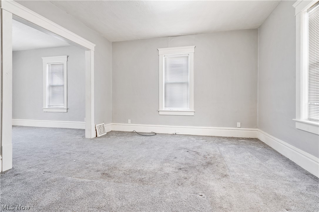 2236 Manchester Road Akron, OH 44314 - Photo 6 of 18 Living room