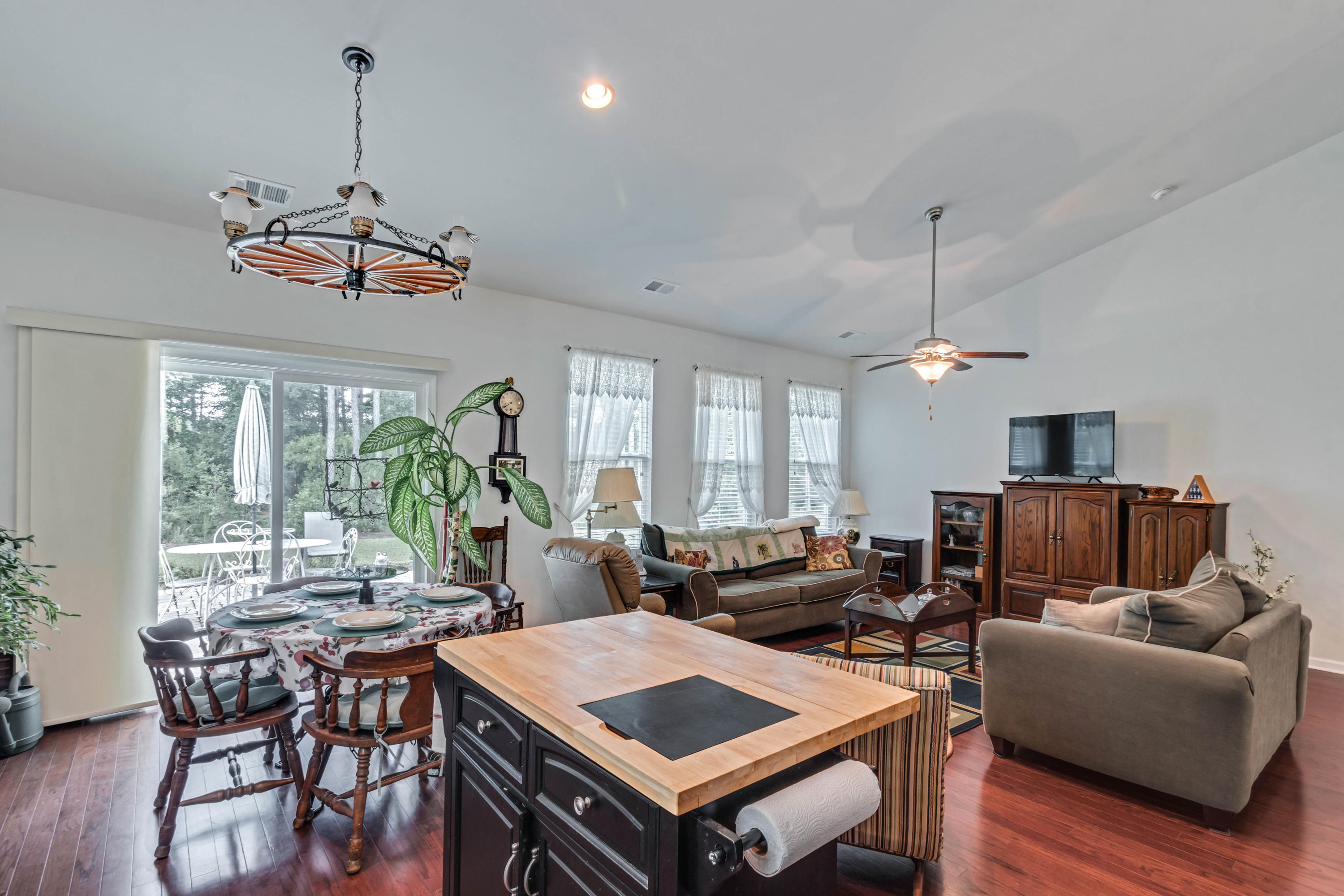 351 Spectrum Road Summerville, SC 29486 - Photo 6 of 32 26