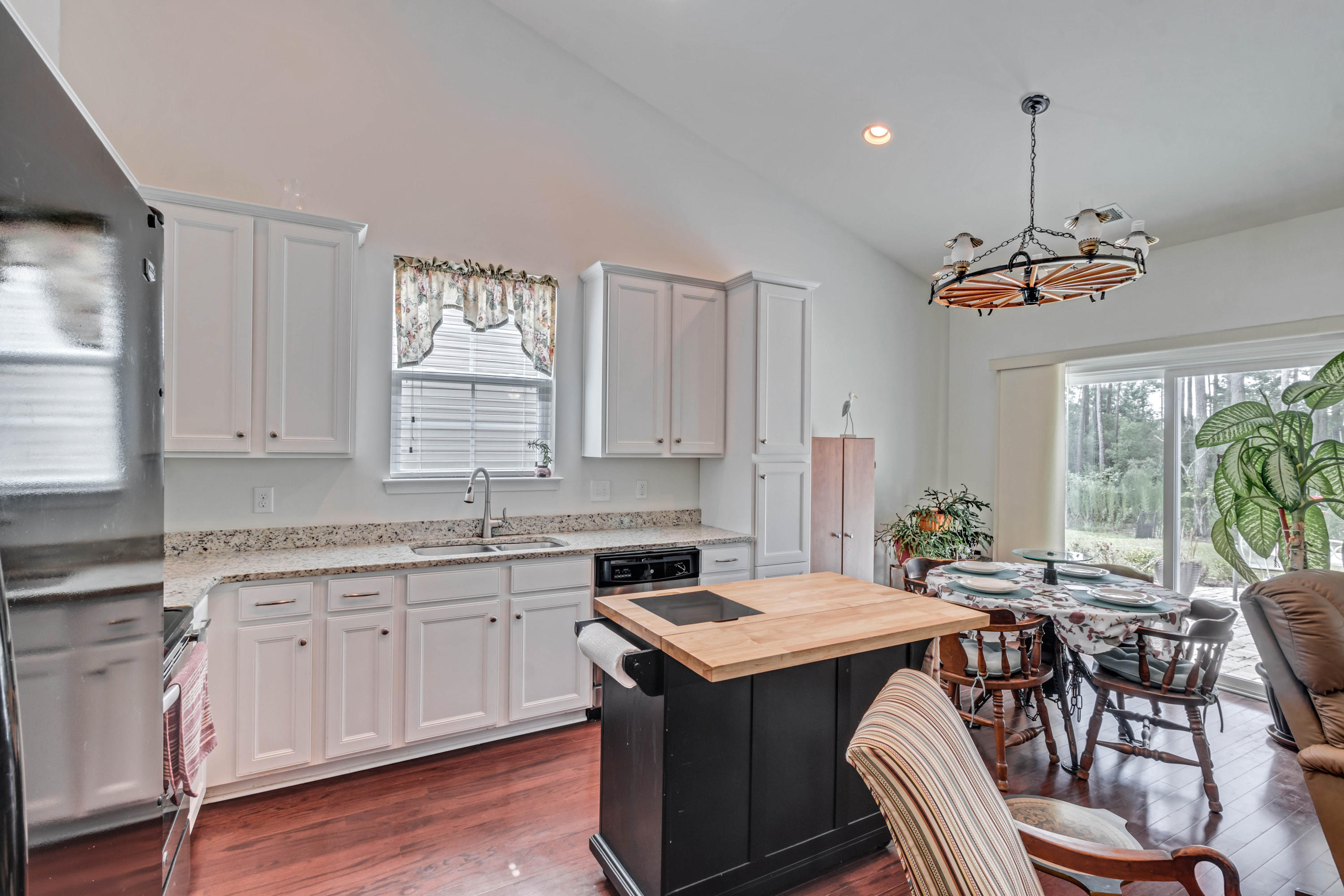 351 Spectrum Road Summerville, SC 29486 - Photo 7 of 32 25