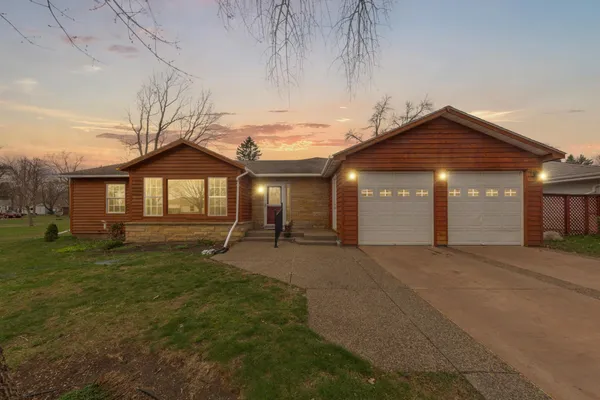 $340,000 | 129 North Morningside Drive, Le Sueur, MN 56058