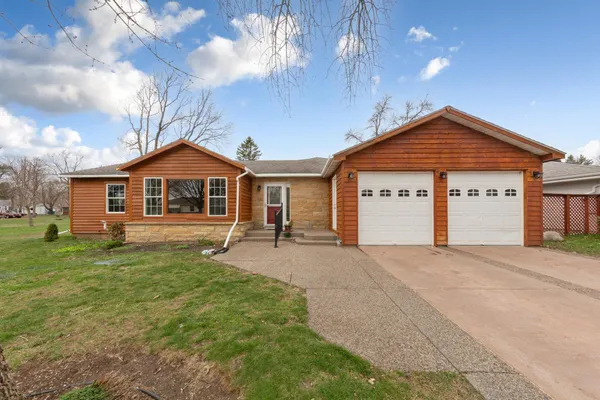 $340,000 | 129 North Morningside Drive, Le Sueur, MN 56058