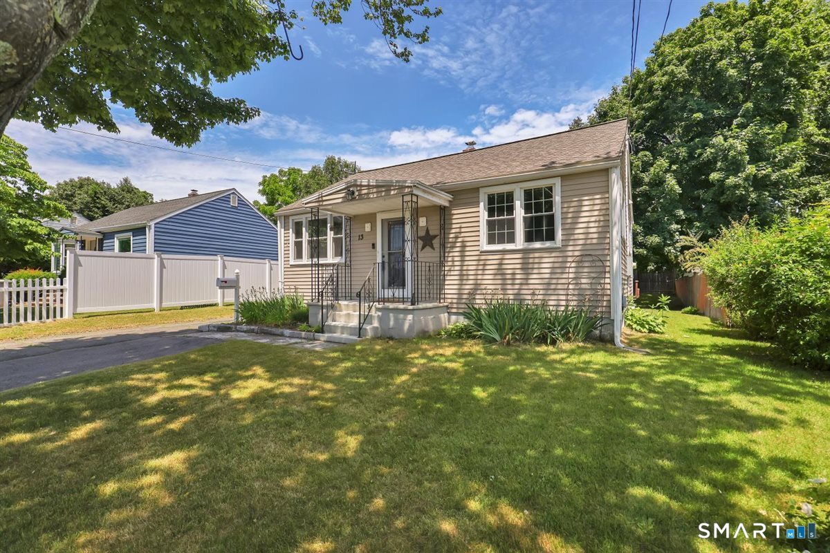 13 Predem Road Bristol, CT 06010 - Photo 3 of 31