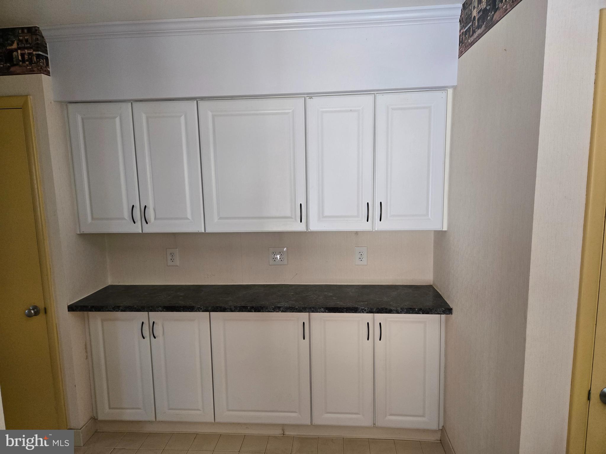 505 East Loockerman Street Dover, DE 19901 - Photo 14 of 38 a close view of wooden cabinets