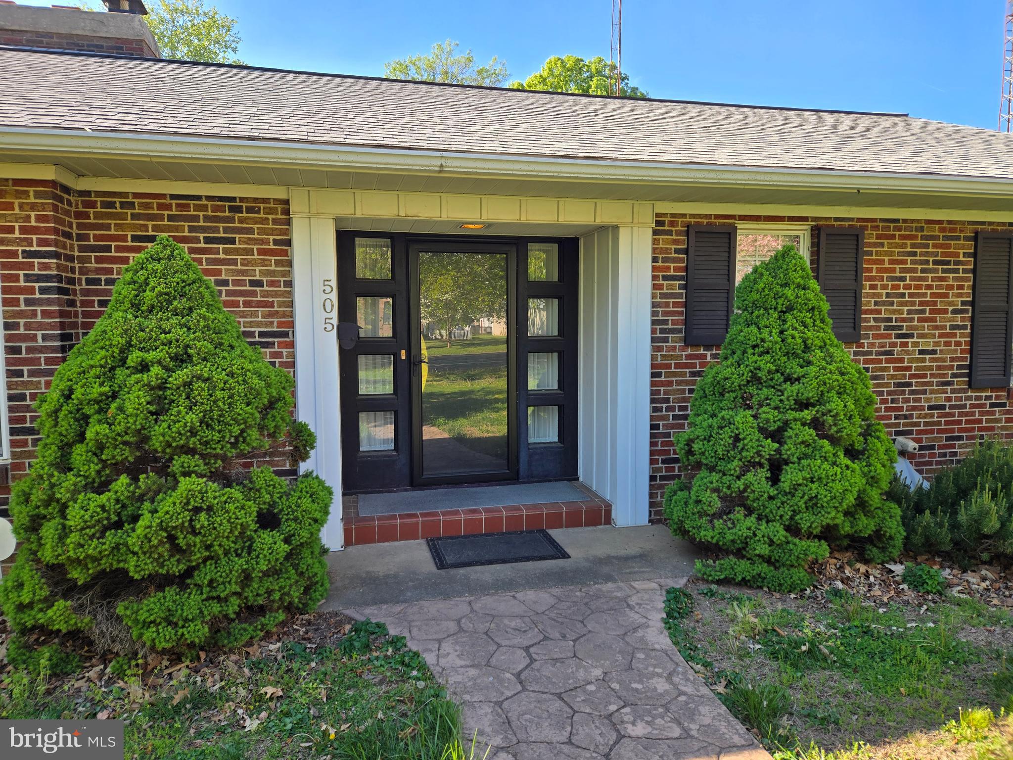 505 East Loockerman Street Dover, DE 19901 - Photo 2 of 38 a front view of a house with plants