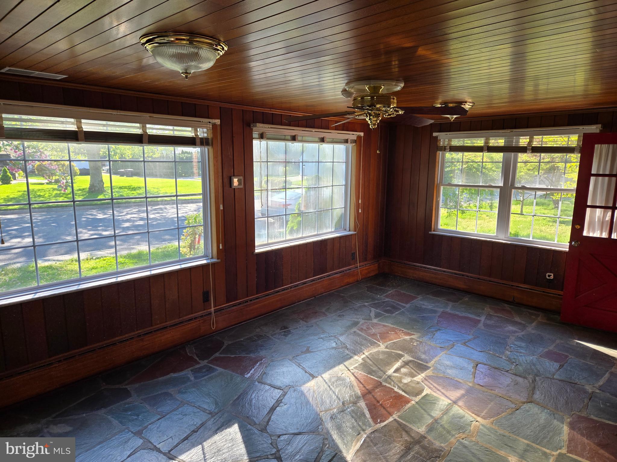 505 East Loockerman Street Dover, DE 19901 - Photo 9 of 38 a view of an empty room with a window