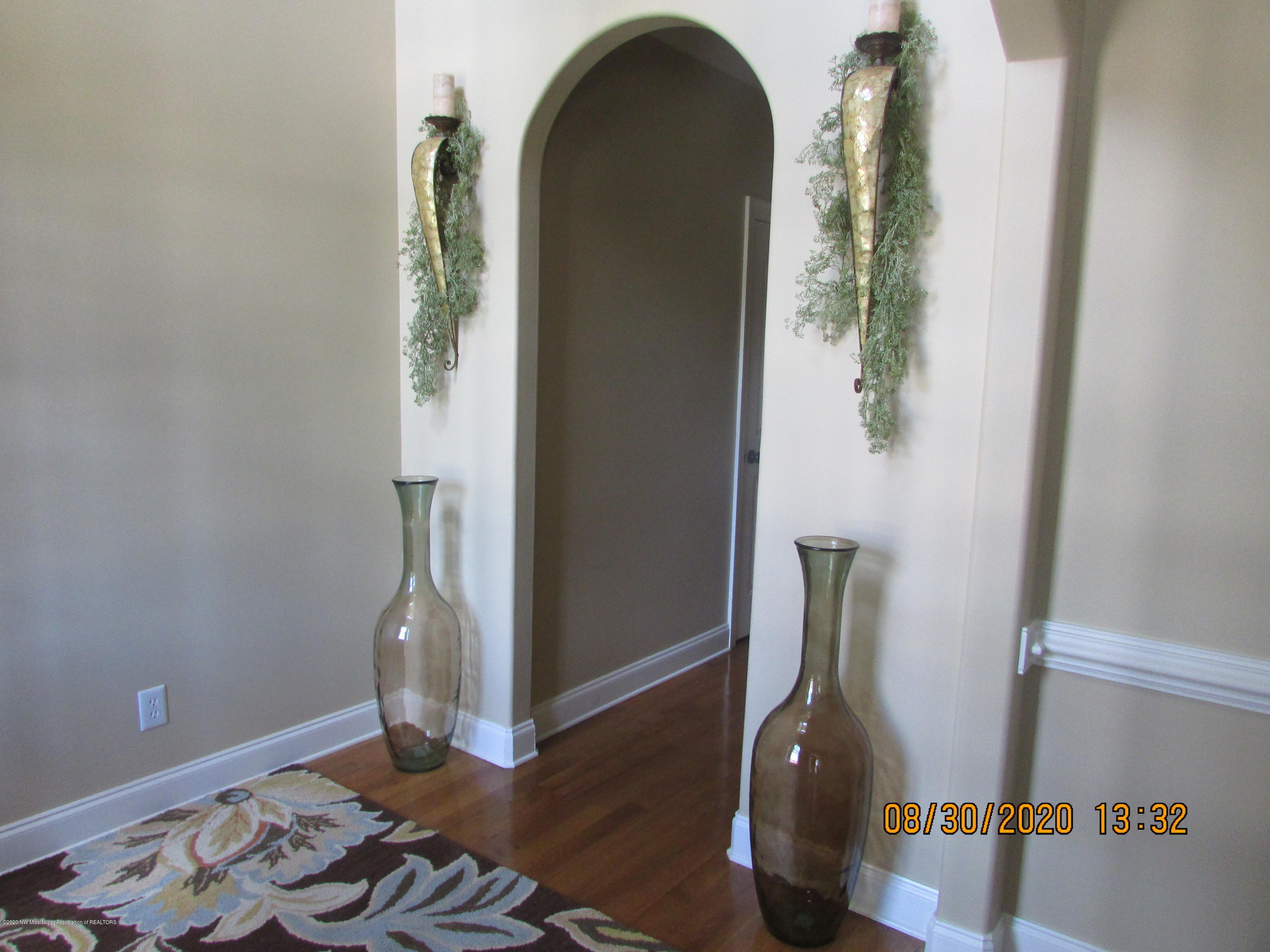 9077 Rue Orleans Lane Olive Branch, MS 38654 - Photo 13 of 50 foyer area