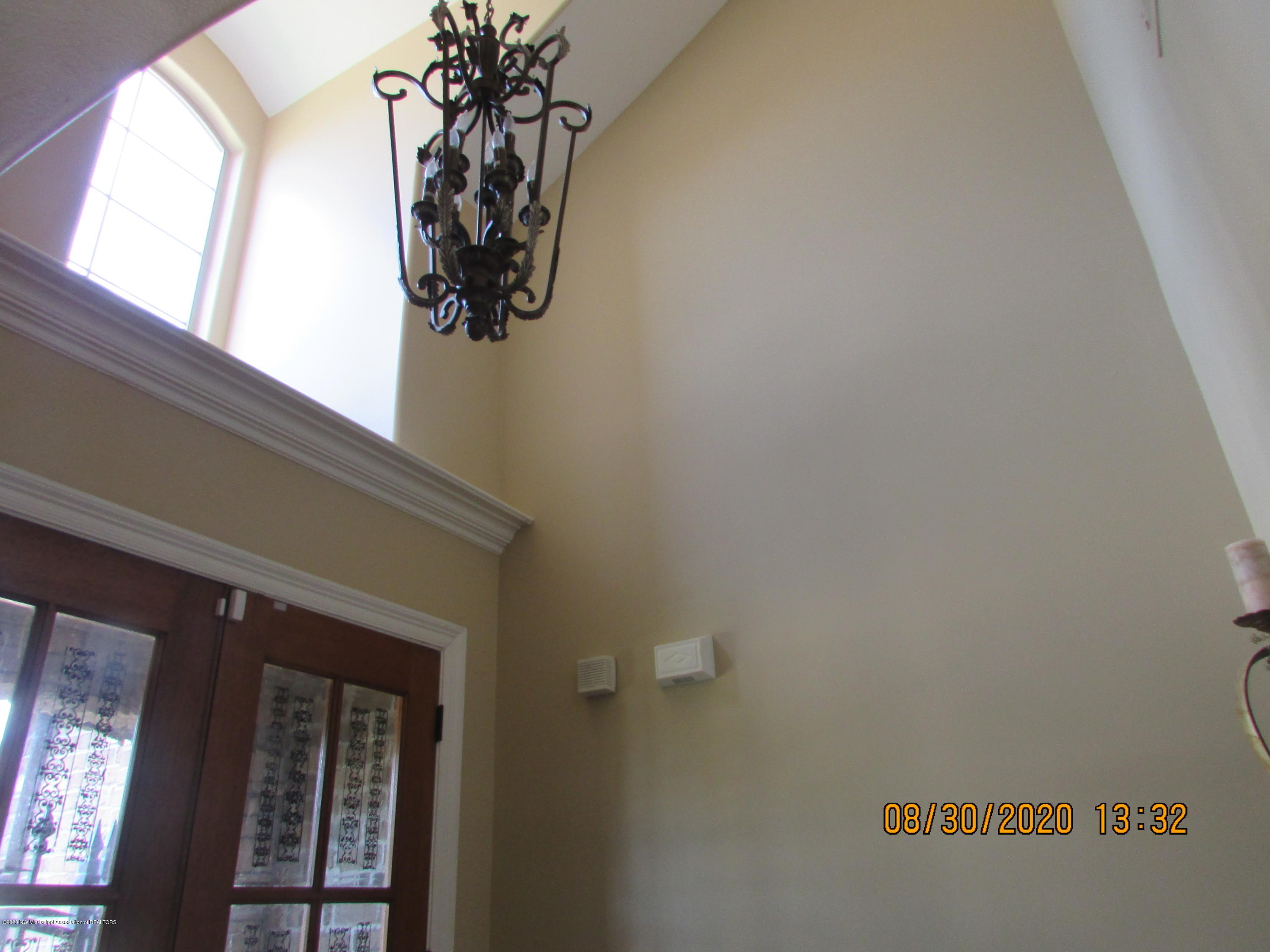9077 Rue Orleans Lane Olive Branch, MS 38654 - Photo 14 of 50 tall ceilings