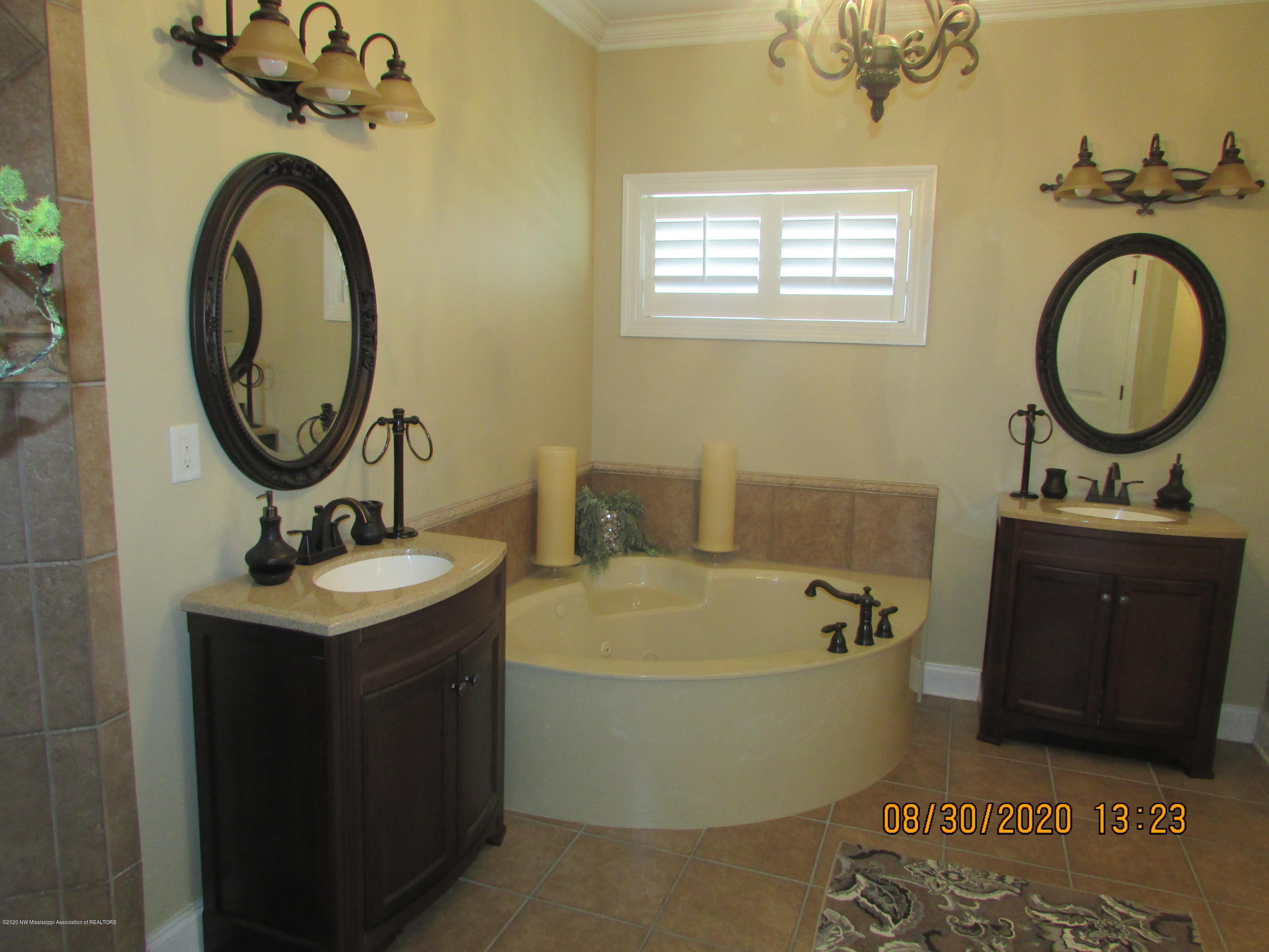 9077 Rue Orleans Lane Olive Branch, MS 38654 - Photo 36 of 50 Master Bath Down (2)