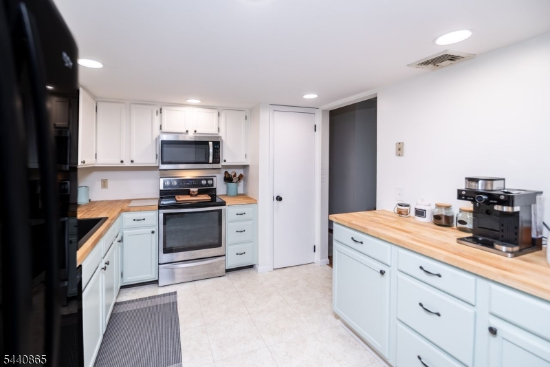 17 Decatur Street Columbia, NJ 07832 - Photo 9 of 40