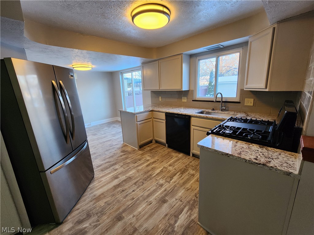 2452 Bromley Road Cleveland, OH 44118 - Photo 6 of 24
