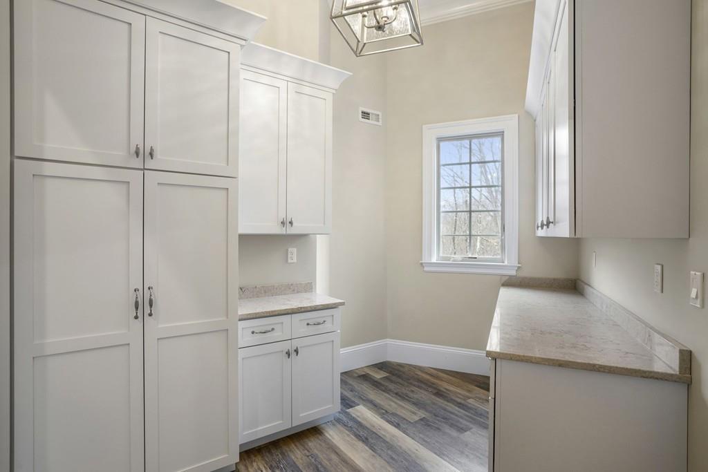 87 Old County Road Waltham, MA 02451 - Photo 11 of 42