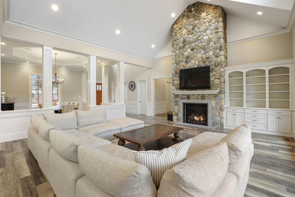 87 Old County Road Waltham, MA 02451 - Photo 3 of 42
