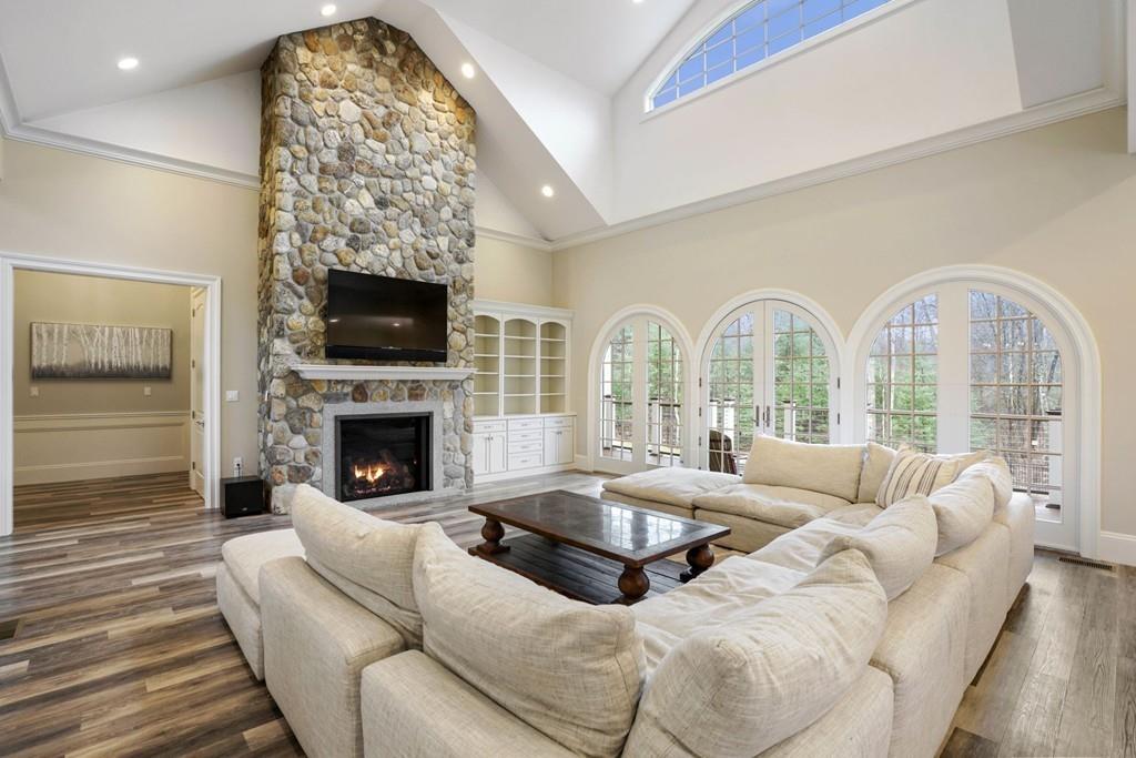 87 Old County Road Waltham, MA 02451 - Photo 5 of 42