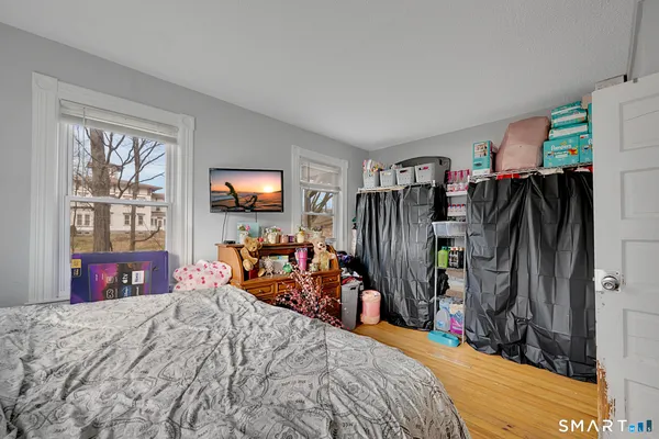 $749,999 | 186 South Main Street, Suffield, CT 06078